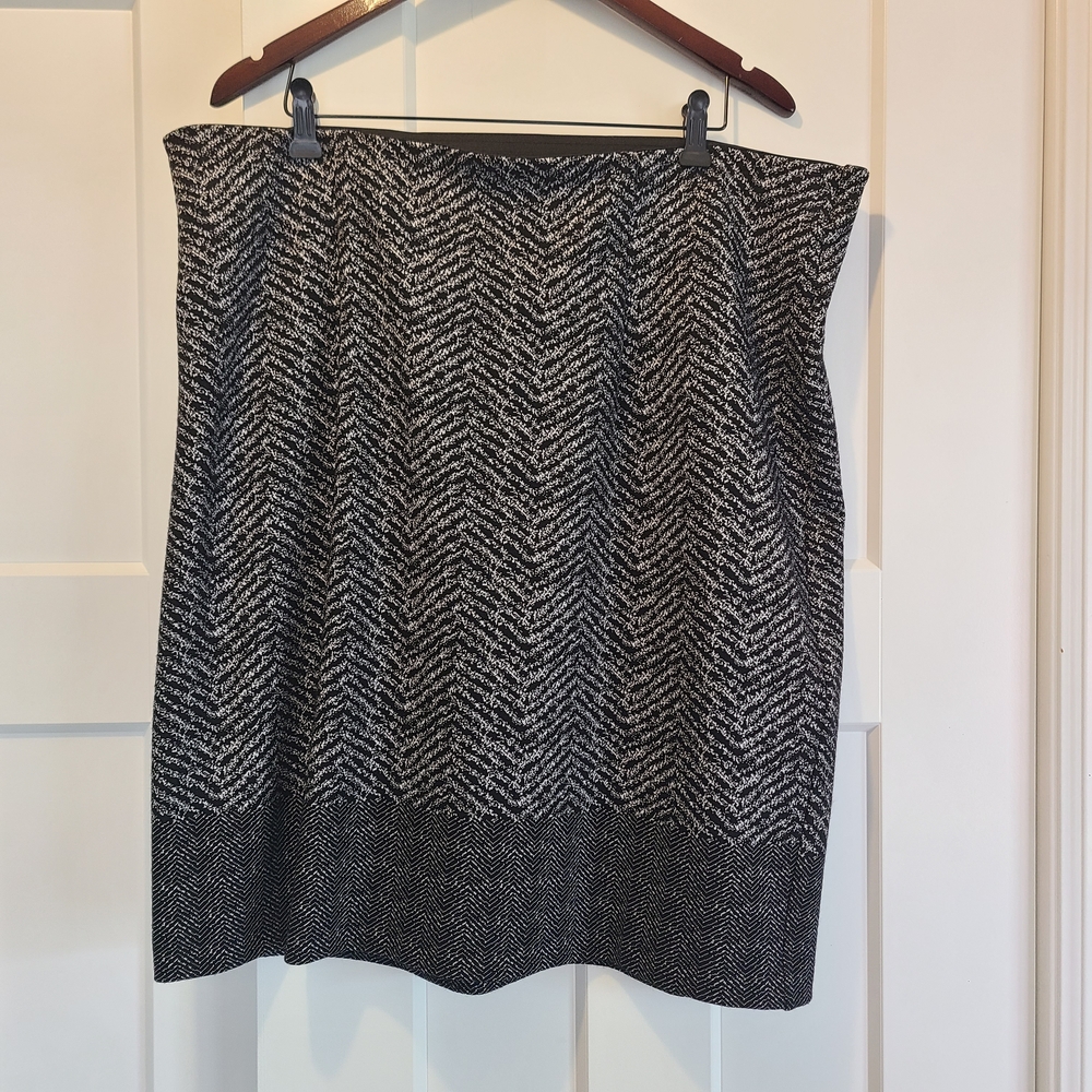 Studio Black and White Herringbone Pencil Skirt